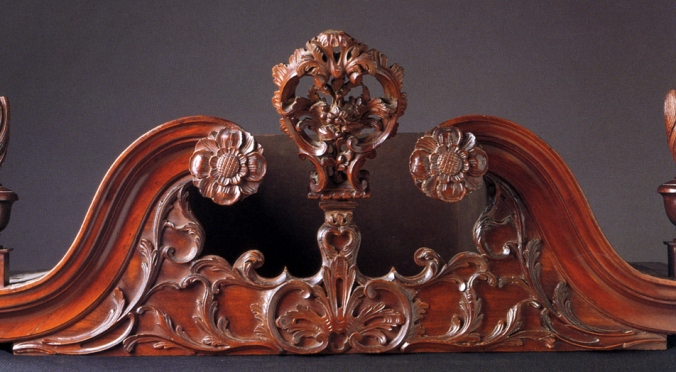 High chest Philadelphia, c. 1765 Detail of removable cornice.